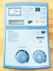 ブルーのコンパクトな特殊電療機器 レボックス